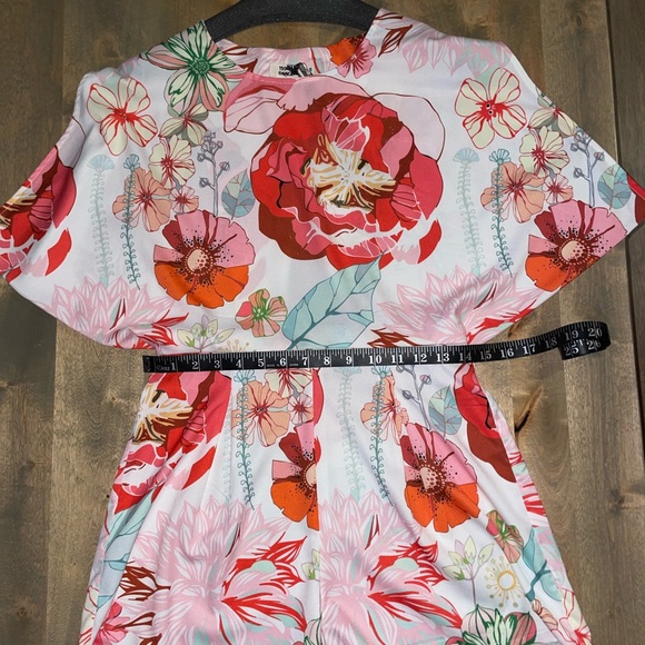 NWT Pretty Floral Romper - Picture 4 of 4